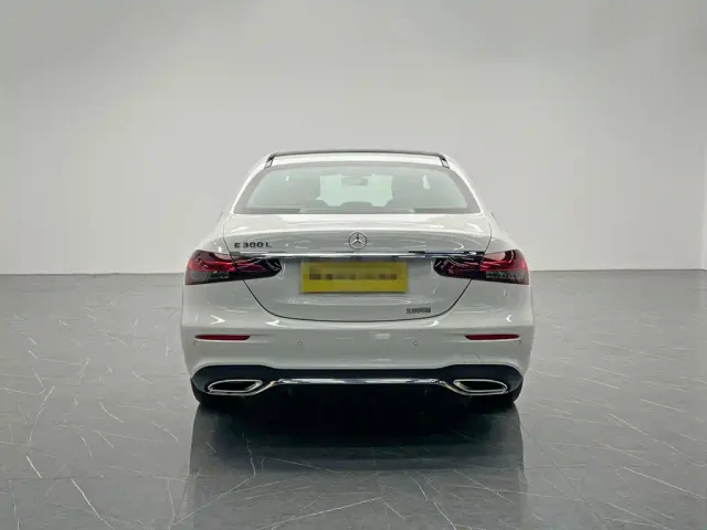Mercedes-Benz E-Class — Фото автомобиля 5