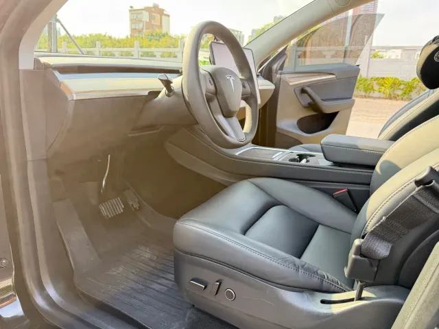 Tesla Model Y — Фото автомобиля 5