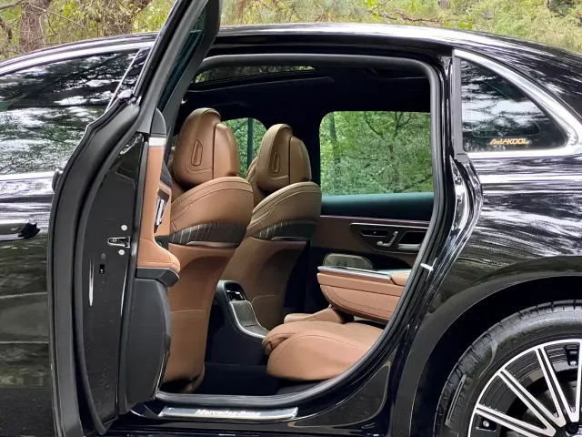 Mercedes-Benz E-Class — Фото автомобиля 25
