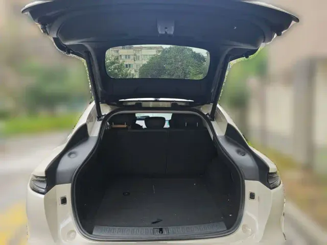 IM Motors LS6 — Фото автомобиля 15
