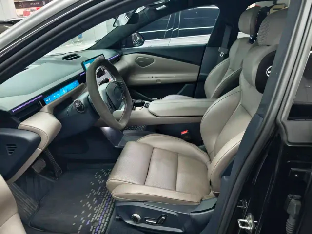 Lynk & Co Z10 — Фото автомобиля 4