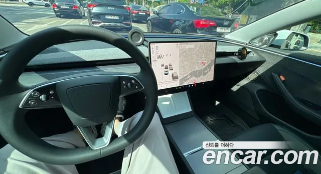 Tesla Model 3 — Фото автомобиля 5