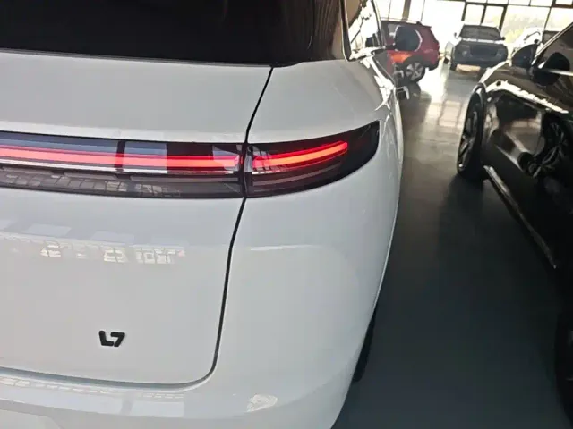 Li Auto L7 — Фото автомобиля 7