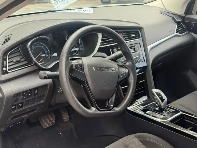 Venucia D60 EV — Фото автомобиля 7