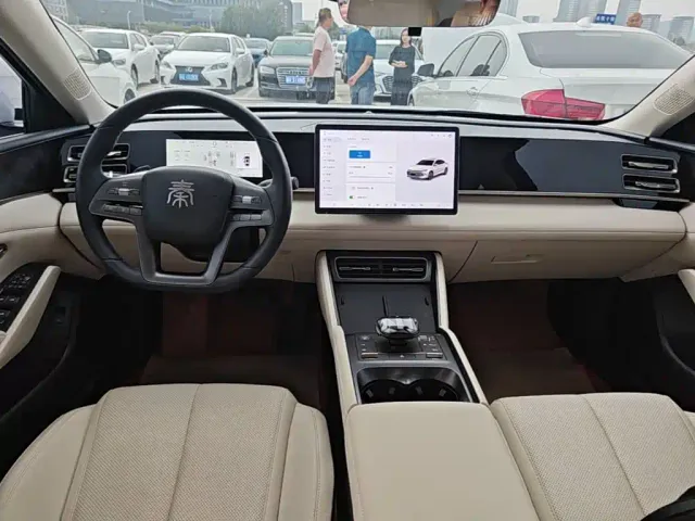 BYD Qin L — Фото автомобиля 9