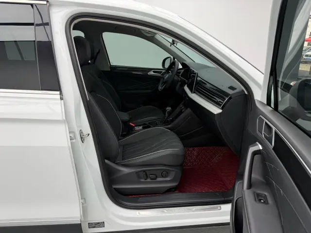 Volkswagen Tiguan L — Фото автомобиля 11