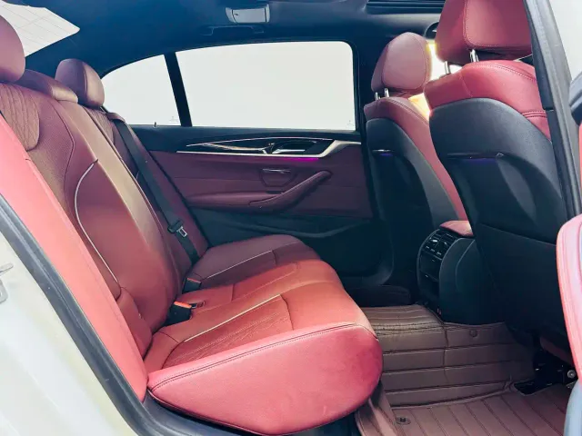 BMW 5 Series — Фото автомобиля 13