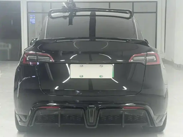 Tesla Model Y — Фото автомобиля 9