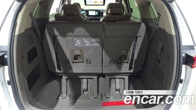 Kia Carnival Generation 4 — Фото автомобиля 18
