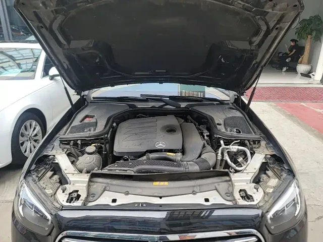 Mercedes-Benz E-Class — Фото автомобиля 19