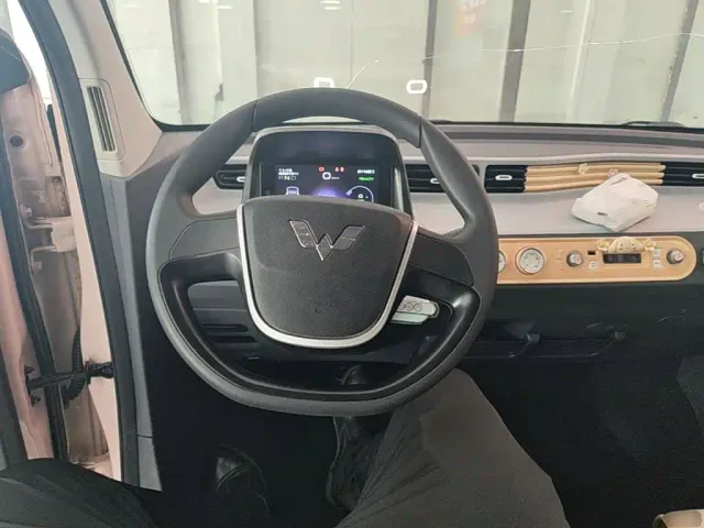 Wuling Hongguang Mini EV — Фото автомобиля 10