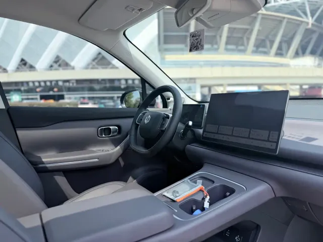 Leapmotor C10 — Фото автомобиля 13
