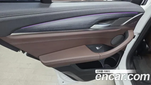 BMW iX3 — Фото автомобиля 25