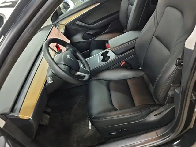 Tesla Model 3 — Фото автомобиля 14