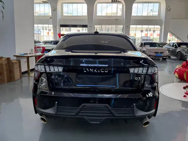 Lynk & Co 03 — Фото автомобиля 8