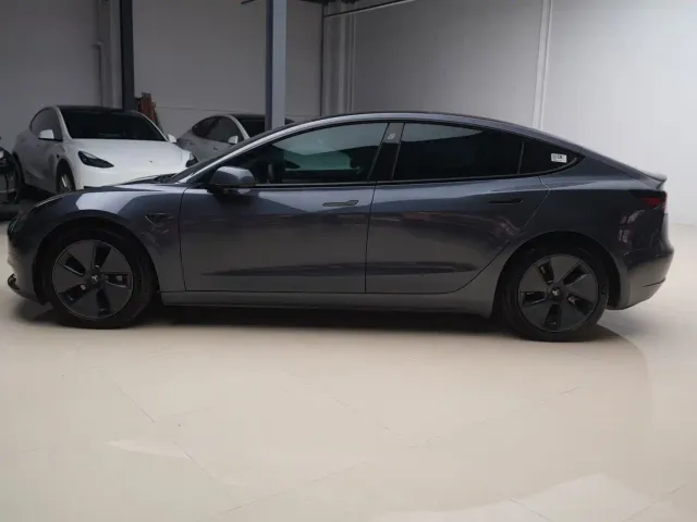 Tesla Model 3 — Фото автомобиля 6