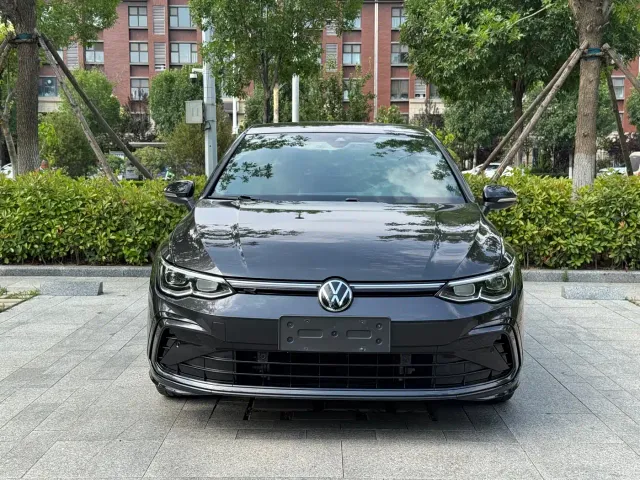 Volkswagen Golf — Фото автомобиля 2