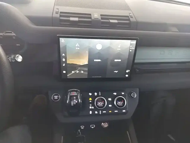 Land Rover Defender — Фото автомобиля 12