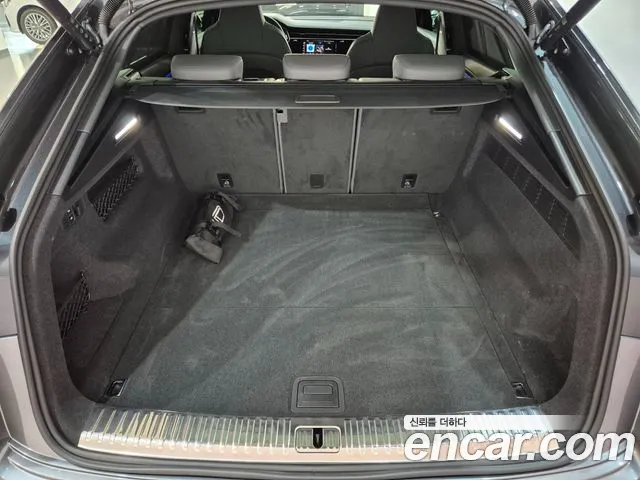 Audi Q8 55 TFSI quattro Premium — Фото автомобиля 18