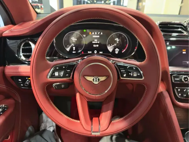 Bentley Bentayga — Фото автомобиля 6
