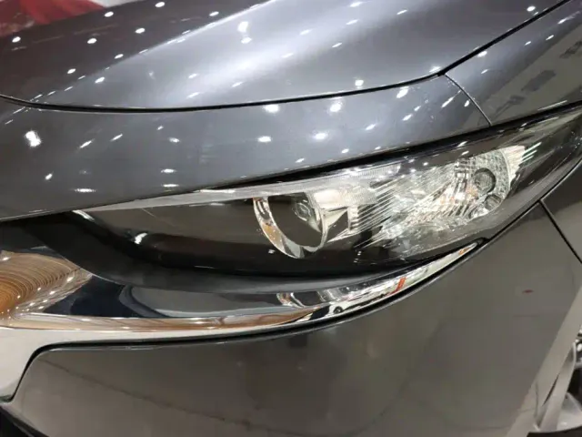 Mazda Axela — Фото автомобиля 7
