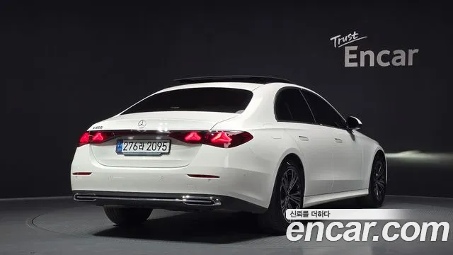 Mercedes-Benz E-Class — Фото автомобиля 2