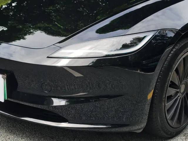 Tesla Model 3 — Фото автомобиля 4
