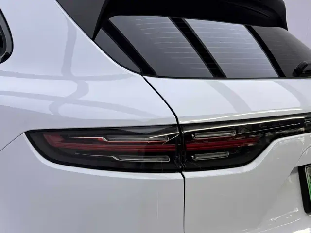 Porsche Cayenne — Фото автомобиля 11