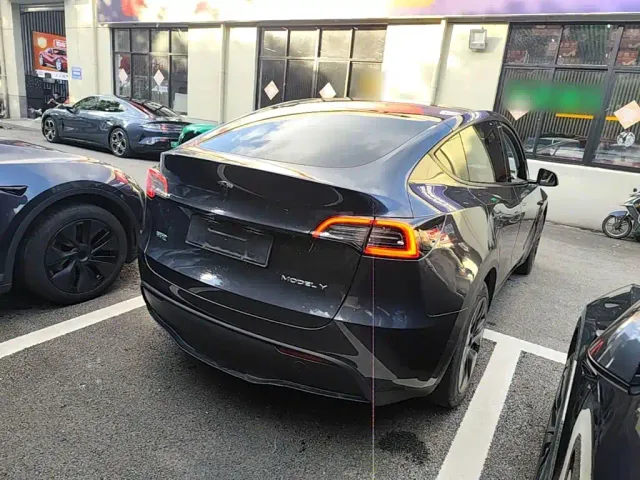 Tesla Model Y — Фото автомобиля 6