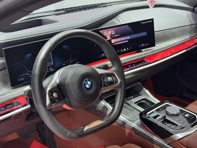 BMW i7 — Фото автомобиля 11