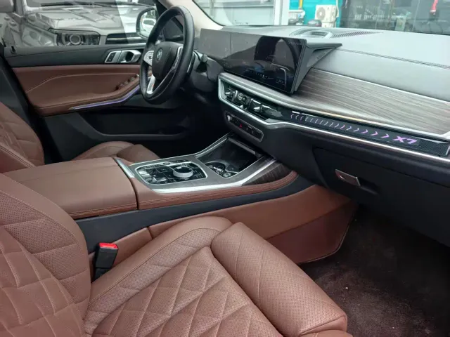 BMW X7 — Фото автомобиля 14