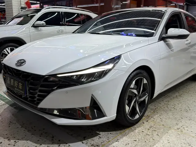 Фотография автомобиля — Hyundai Elantra