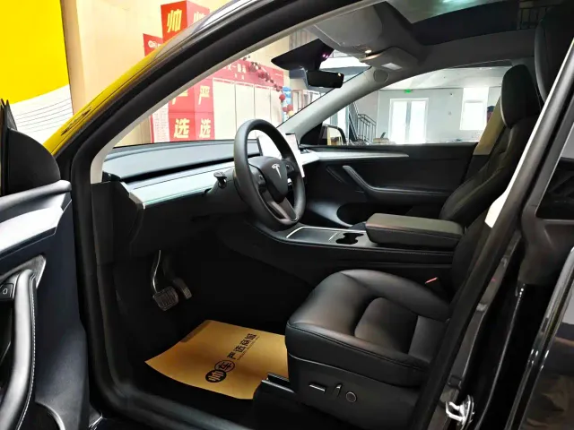 Tesla Model Y — Фото автомобиля 7