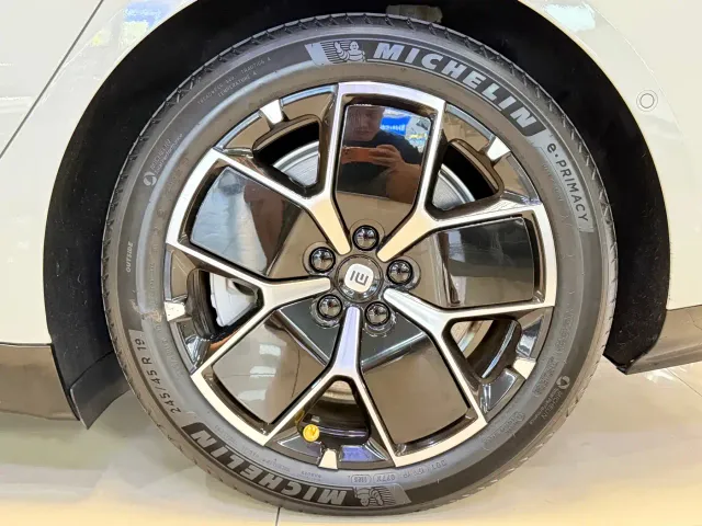 Xiaomi SU7 — Фото автомобиля 15