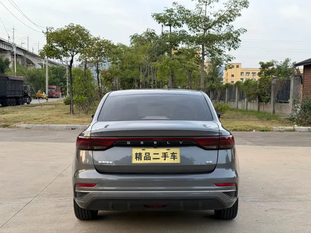 Geely Emgrand — Фото автомобиля 8