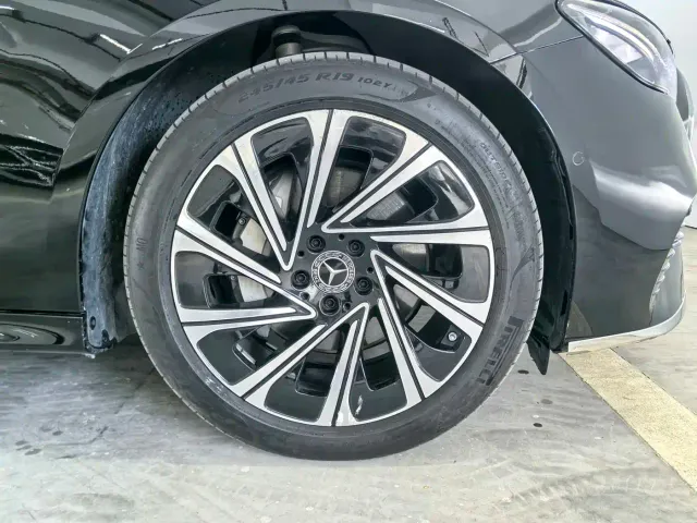 Mercedes-Benz E-Class — Фото автомобиля 5