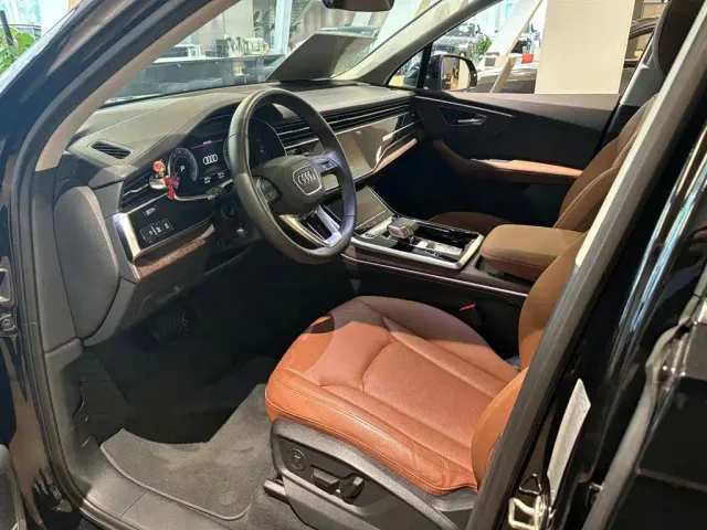 Audi Q7 — Фото автомобиля 9