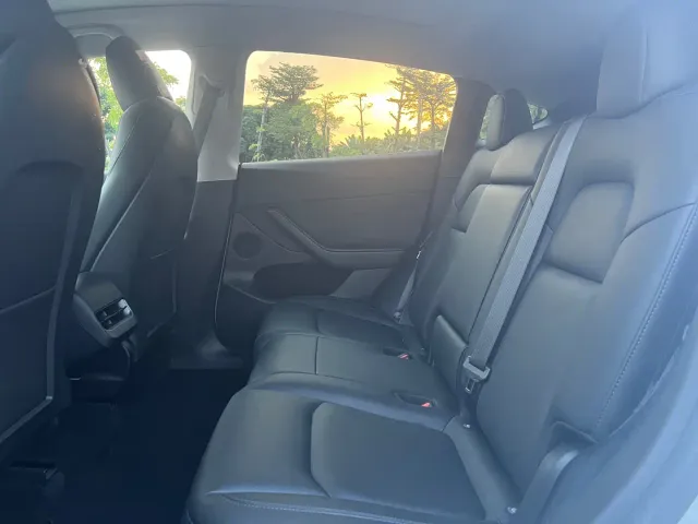 Tesla Model Y — Фото автомобиля 15