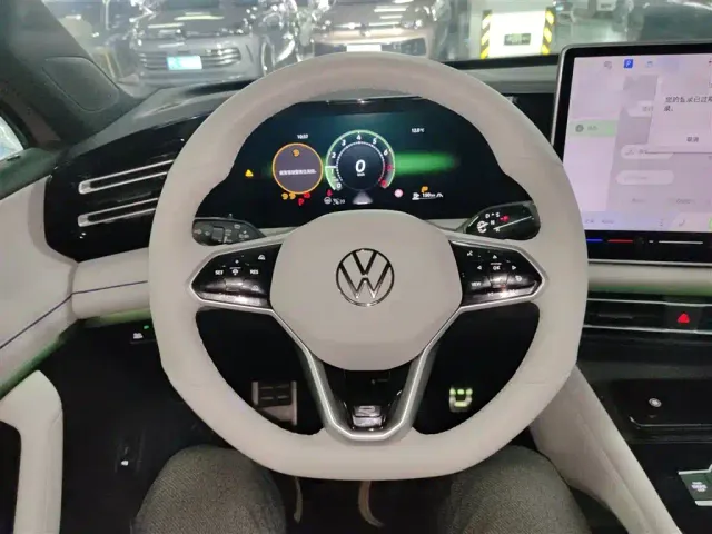 Volkswagen Tiguan L — Фото автомобиля 10