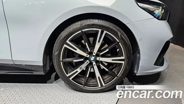 BMW 5-Series 5 серия (G60) 530i xDrive M Sport — Фото автомобиля 21
