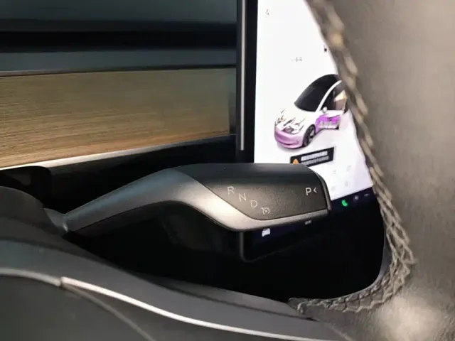 Tesla Model 3 — Фото автомобиля 13