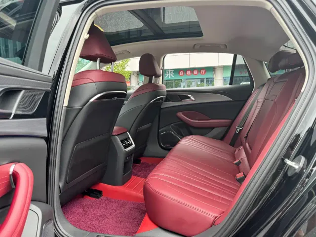 Hongqi H5 — Фото автомобиля 13