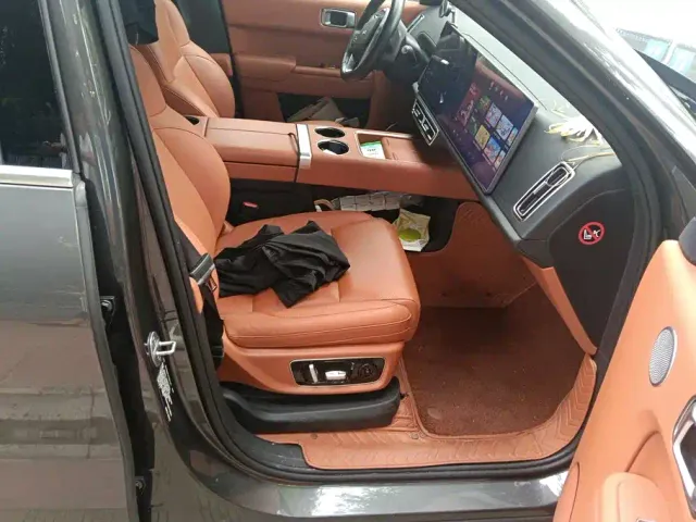 Li Auto L8 — Фото автомобиля 8