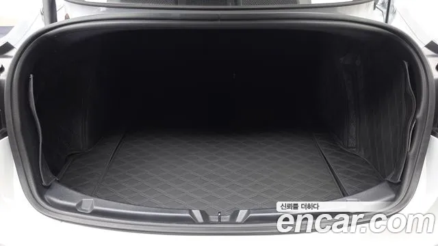 Tesla Model 3 — Фото автомобиля 7