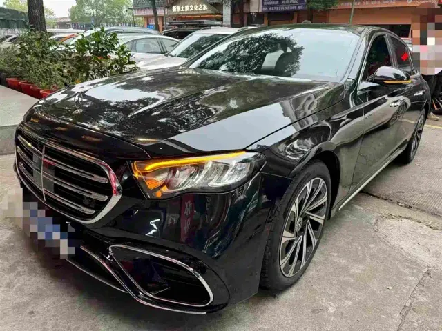 Фотография автомобиля — Mercedes-Benz E-Class