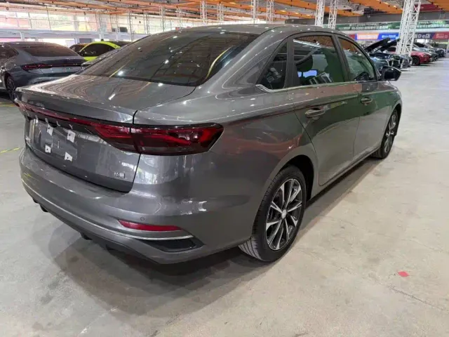 Geely Emgrand — Фото автомобиля 10