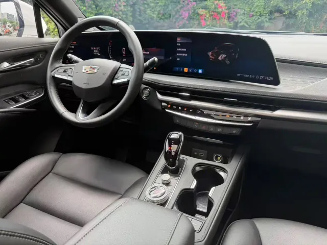 Cadillac XT4 — Фото автомобиля 6