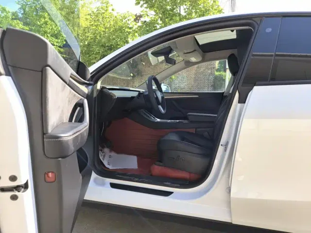 Tesla Model Y — Фото автомобиля 9