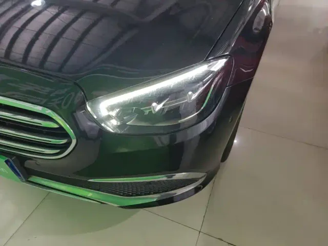 Mercedes-Benz E-Class — Фото автомобиля 23