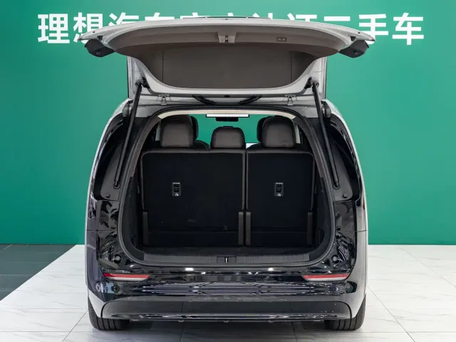 Li Auto MEGA — Фото автомобиля 8